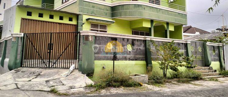 Rumah Bagus Siap Pakai 2 Lantai di Jalan Seroja  1