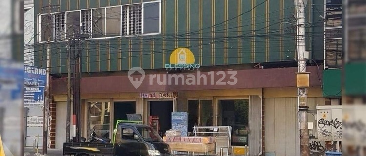 Spacious and Strategic Shop House, Ideal for Business in Gajahmada. 1
