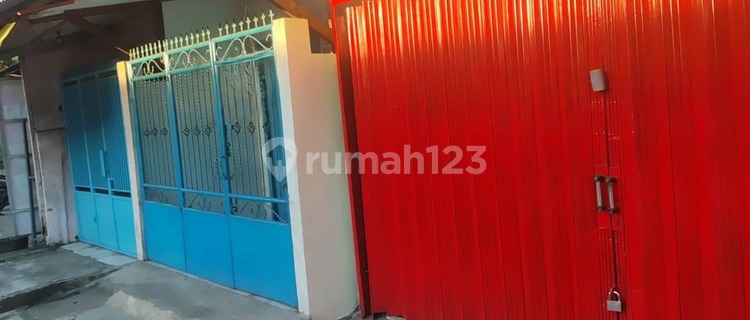 Commercial House for Rent in a Super Strategic Location, Next to the Main Road, Pekayon Area, Pasar Rebo, East Jakarta 030 1
