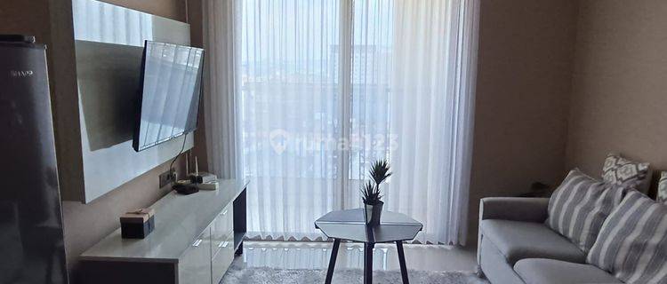 Apartement dengan 3 kamar  living room luas, view bagus, interior bersih dan bagus 1