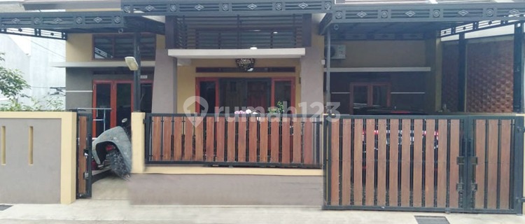 Minimalist Hook House in Arcamanik, Bandung City 1