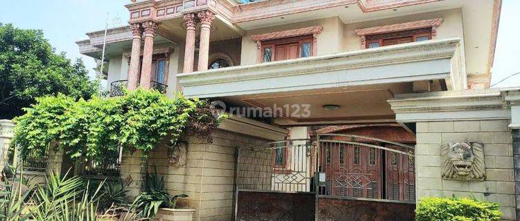 Rumah Cantik 2 Lt di Area Premium. Akses Bagus 1
