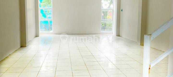 For Rent: 3-story shop house ready to use, busy location. 1