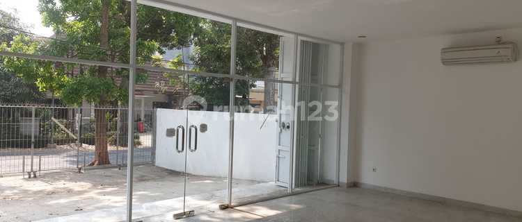 Rent New and Luxurious Shop House on Gandapura Street, Riau Wing, Bandung 1