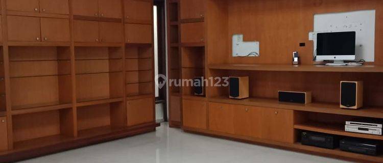 Disewakan Rumah di Komplek Bppt Jakarta Barat 197m 3+1 BR 3 Lantai 1