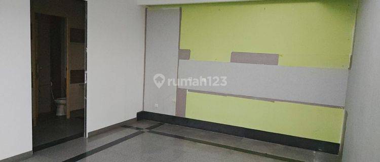 Disewakan Perkantoran di Gedung Muara Karang Raya Lantai 1 300m² 1