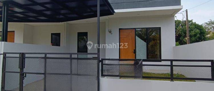 Rumah Modern Minimalis 2 Lantai di Larangan 1