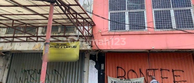 Shop House on the Protocol Roadside in West South Jakarta 1