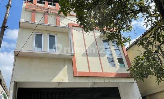 Nice ready-to-use shop house, strategic location, two-way street access, on Paseh Street Tasikmalaya. 1