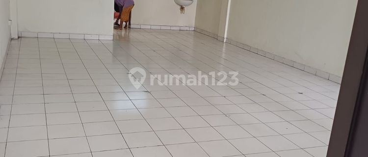 KEMANG Pratama shop house is very strategic. 1