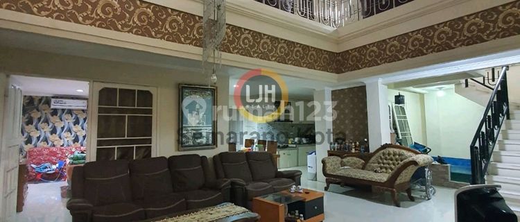 Ready-to-Occupy House in Puri Anjasmoro 1