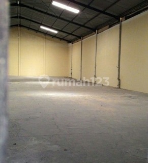 Gudang Siap Pakai di Daerah Yos Sudarso 1