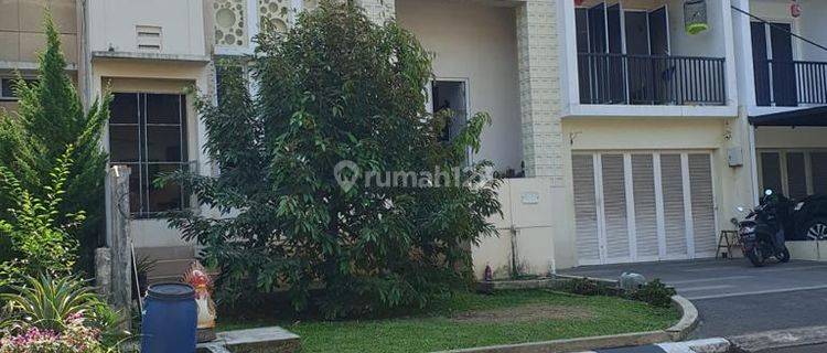 Dijual Rumah Full Funished Split Level 5 kamar tidur Ada Private Club House dan kolam renang Grand Wisata 1