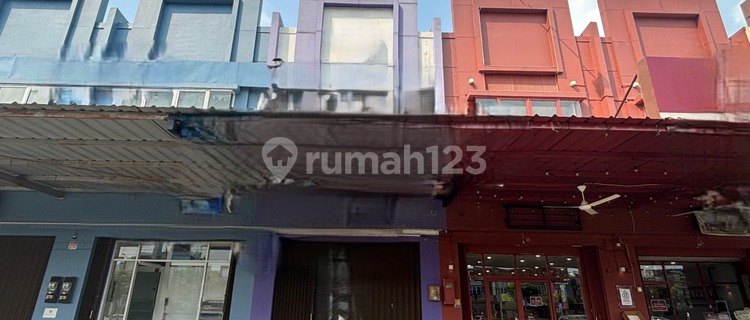 For Rent: 2-Story Shop House in Grand Wisata, Spacious Parking, Freehold Title, Eligible for Mortgage, Suitable for Culinary Business, Access to Tambun Toll Road Grand Wisata Bekasi. 1