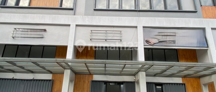 New 4-Story Shop-House For Rent, Spacious Parking, 10-Meter Road Frontage, Access to Tambun Toll Road, Grand Wisata Bekasi. 1