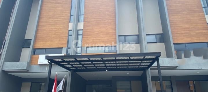 For Rent: Shop House, Commercial Building, Ready-to-Use Business Space 2 Floors, 4 Bedrooms, Free Parking, Flood-Free, 24-Hour Security, Access to Tambun Toll Near Mall in Garden House Grand Wisata 1