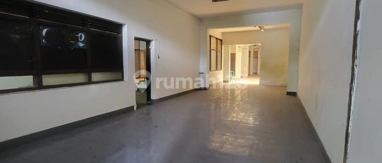 For Rent: Two-Story Attached Shophouse, Area 364m², Features 10 Workrooms, Suitable for Office, Cargo Business, Expedition, Warehouse, Konveksi Warehouse, Indomart, Alfamart, and Schools, Spacious and Free Parking Area in Burangrang Bandung 1