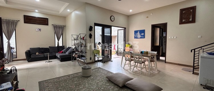 Disewakan Rumah Hook Grand Wisata Full Furnished, 2 Lantai 3+1 Kamar Tidur, Akses Langsung Tol Tambun Grand Wisata Bekasi 1
