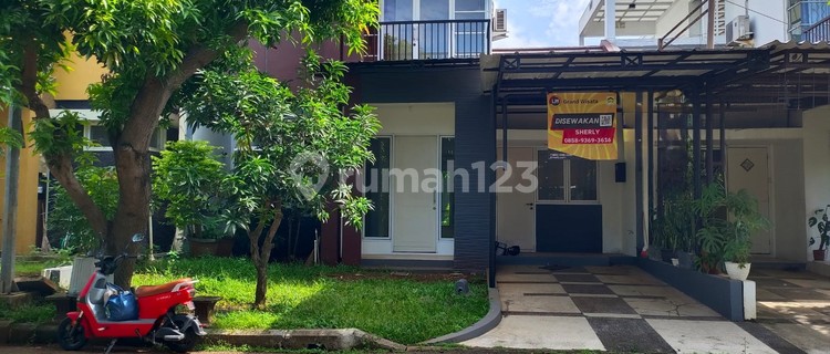 Disewakan Rumah Grand Wisata Siap Huni, 2 Lantai Kamar 3+1, Luas 180m2, Depan Taman di Grand Wisata, Bekasi 1