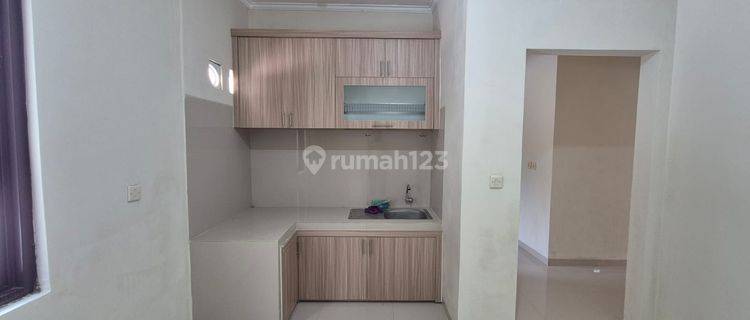 Disewakan Rumah Baru 1 Lantai, 4 Kamar Tidur, Luas 280m2 Siap Huni, 4KM dari Karawang Central Plaza dan Resinda Park Mall Karawang 1