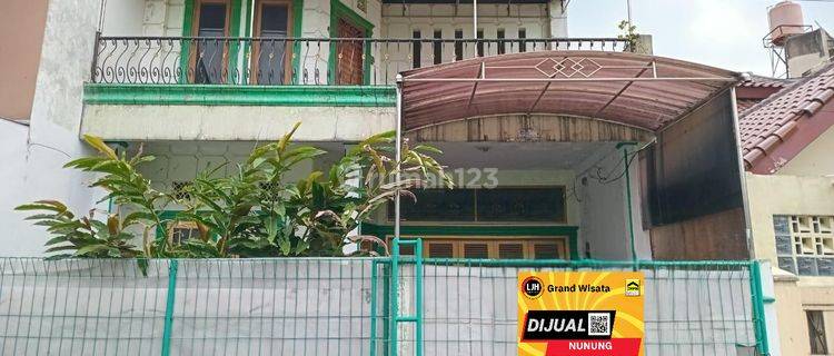 Dijual Rumah komplek Timah Cimanggis 2 Lantai kamar 5 Luas tanah 225m², SHM bisa KPR hanya 3 km menuju Citymall Cimanggis dan kampus Universitas Indonesia DEPOK 1