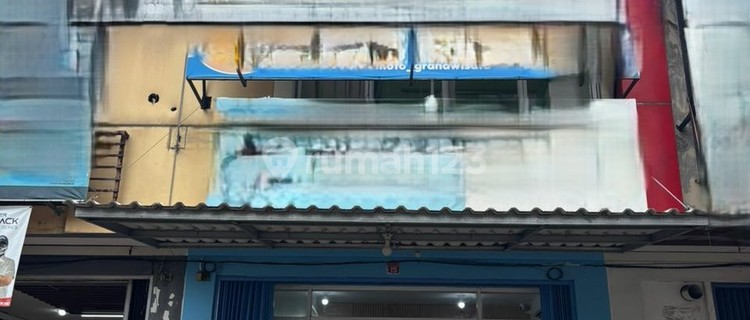 For Sale: 2-Story Shop House, Building Area 143M2, Ready to Use, Spacious Parking, Suitable for Culinary Business, Clinic, Salon, School, or Office, 100M from Living World Mall, Eligible for Mortgage, Direct Access to Tambun Grand Wisata Toll Road. 1