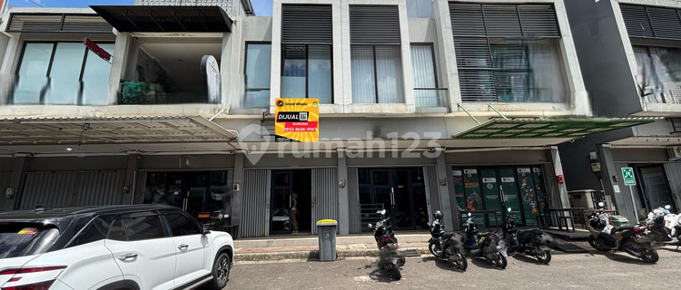 For Sale: 2-Story Grand Wisata Shop House Ready to Use, Spacious and Free Parking, Suitable for Office, Restaurant, and Beauty Salon, Direct Access to Tambun Toll Road, Grand Wisata Bekasi. 1