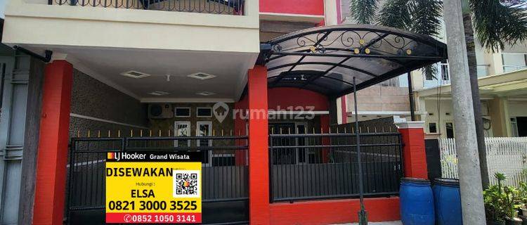 Disewakan Rumah 2 Lantai Semi Furnished Siap Huni Dengan Balkon Luas, 4+1 Kamar Tidur Luas 113 M2 Dalam Cluster Dengan Keamanan 24 Jam One Gate Security Sistem Terdapat Masjid di Area Cluster Mainroad A.yani, Bandung 1