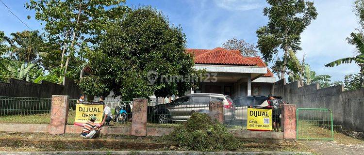 Dijual Villa Pinggir Jalan Utama Wanayasa, Luas Tanah 1.000m2, 3+1 Kamar Tidur, 3,7 KM dari Alun-alun Wanayasa 1