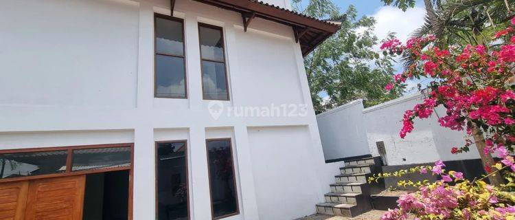 Vila furnished 3 lantai ungasan kuta selatan Bali 1