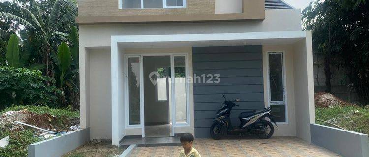 Rumah minimalis modern 2 lantai di Cimuning dekat Grand Wisata 1