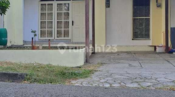 For Rent Spacious and Comfortable 3+1 Bedroom House. Near East Bekasi.