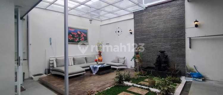 Rumah Cantik Full Furnished di Kota Baru Parahyangan 1