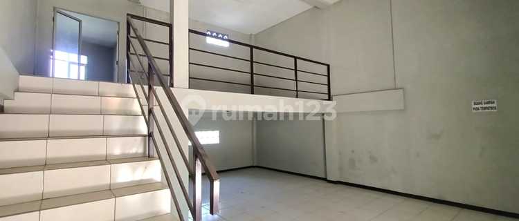 2-story shop house in a strategic location on the main road of Soreang. 1