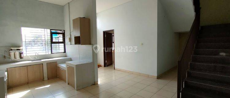 rumah modern minimalis strategis di setra sari 1