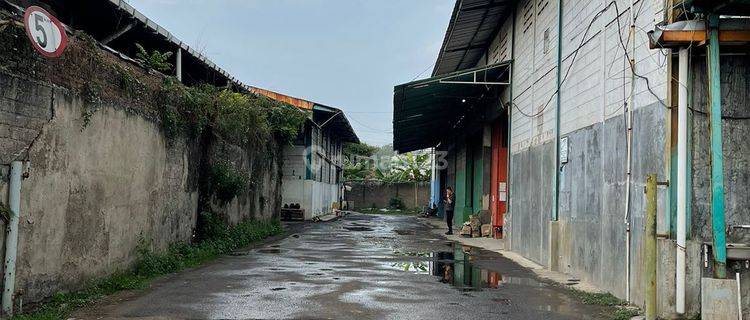 Gudang Lokasi Strategis Luas di Dekat Kota Baru Parahyangan 1