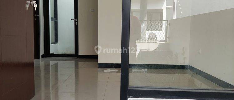 rumah minimalis cantik di taman kopo indah 2 1
