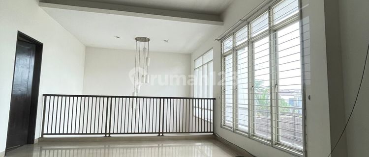 rumah modern nyaman semi furnished di mekar wangi 1