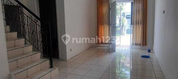 Rumah Nyaman Modern di Kota Baru Parahyangan 1