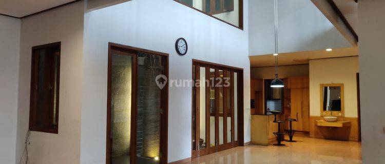 Rumah Lux Nyaman Lokasi di Setra Duta Semi Furnished 1