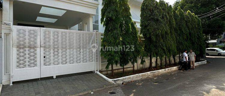 Rumah Mewah 2 Lantai Baru SHM di Tebet, Jakarta Selatan 1