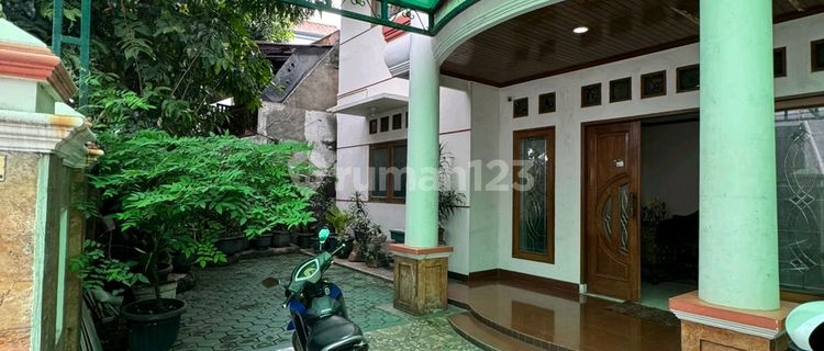 House Needs Minimal Renovation SHM in Bendungan Hilir 1
