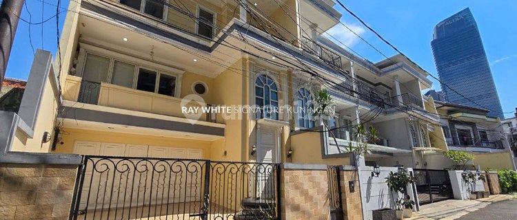 3-Story Ready-to-Occupy House on Jl Setiabudi VI, Suitable for Boarding 1