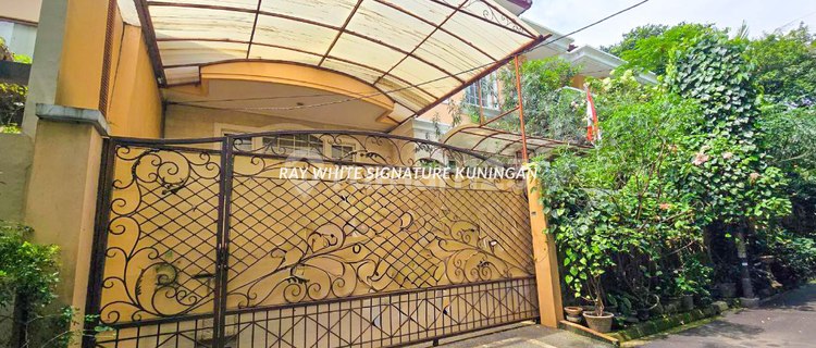 Luxury House Hook Position on Jl Denpasar 2 Prime Location Quiet Area 1
