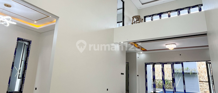 Ready to Occupy in Kebayoran Baru! Beautiful Modern Tropical Luxury Residential Property for Sale Semi Furnished in a Strategic Location with Easy Access and Comfortable, Green Environment in Kebayoran Baru, South Jakarta 1