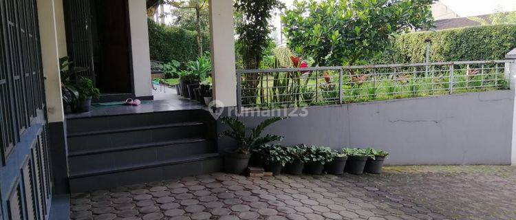 Dijual Rumah Murah Di Sukahaji , Setrasari , Dibawah Njop, Dekat Geger Kalong, Jalan Sutami, Maranatha.jalan Setiabudi Bandung Utara. Halaman Belakang. 2lantai 1