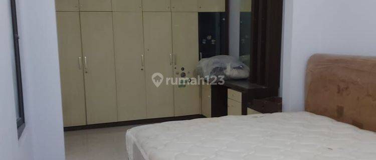 Disewakan Rumah 2 Lantai Bagus Semi Furnished 1