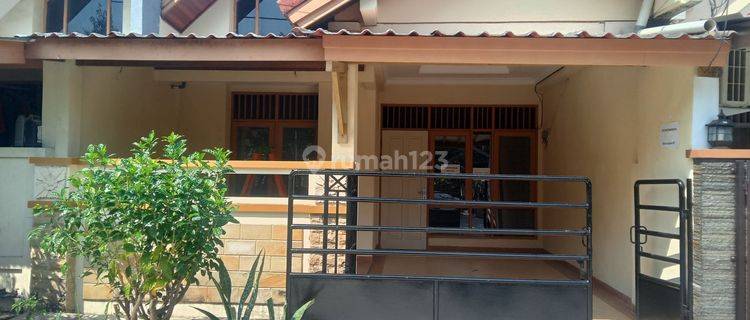 Rumah depan Taman, adem dan nyaman di Taman harapan Baru Bekasi  1