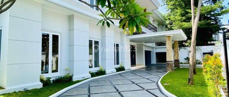 Dijual Rumah Modern Tropical Semi Furnished di Jakarta Selatan  1