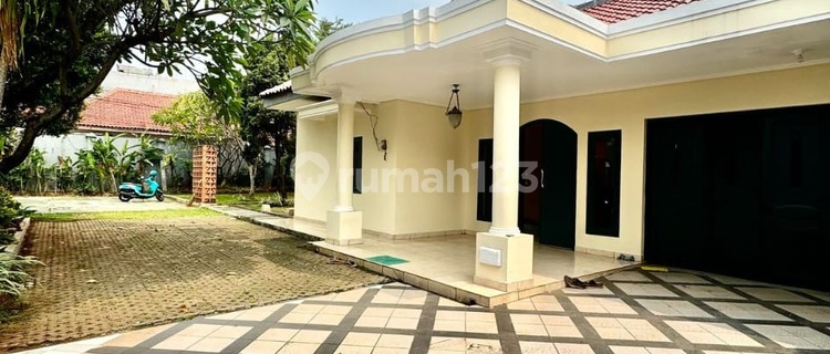 Rental house suitable for office and cafe business in Fatmawati. 1
